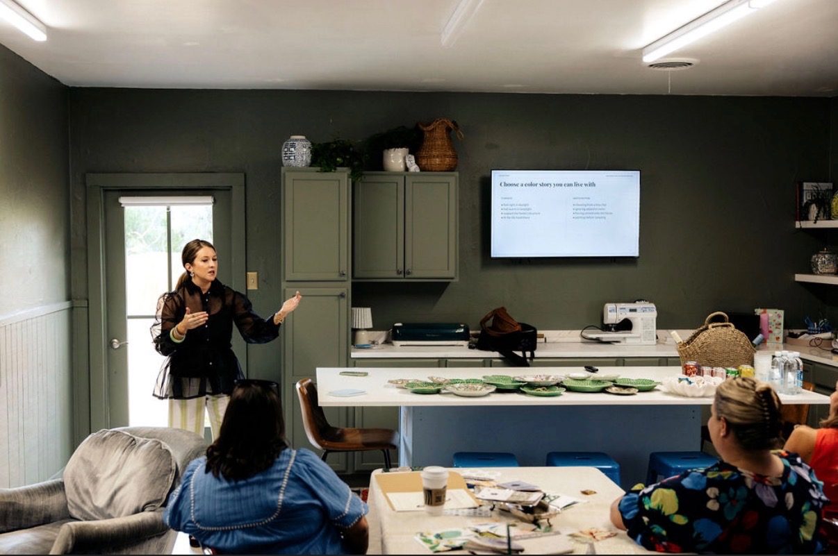 Anna teaching the group how to choose a color story